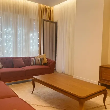 Emerald Luxury 2 Bedroom, 2 Bathroom *