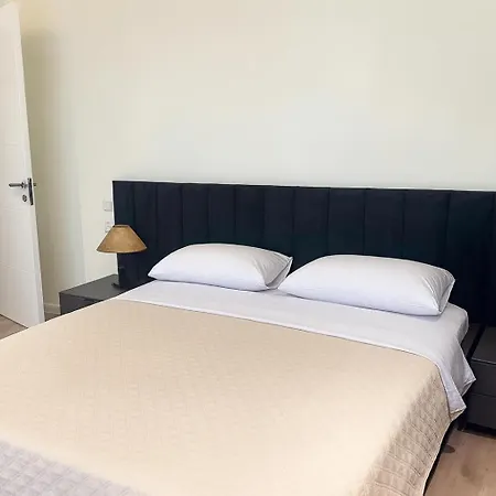 Lägenhet Emerald Luxury 2 Bedroom, 2 Bathroom Tirana