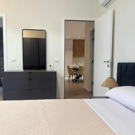 Emerald Luxury 2 Bedroom, 2 Bathroom