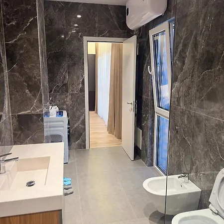 Emerald Luxury 2 Bedroom, 2 Bathroom Tirana