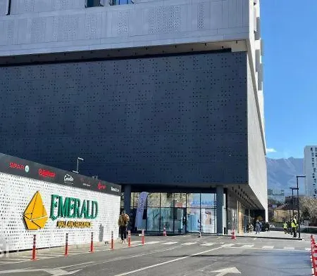 Emerald Luxury 2 Bedroom, 2 Bathroom Lägenhet