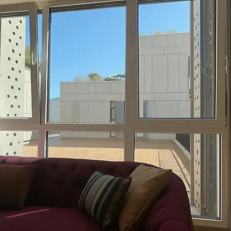 Emerald Luxury 2 Bedroom, 2 Bathroom *