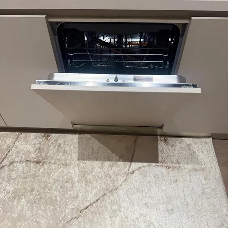 Emerald Luxury 2 Bedroom, 2 Bathroom * Tirana