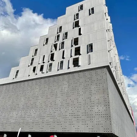 Emerald Luxury 2 Bedroom, 2 Bathroom *