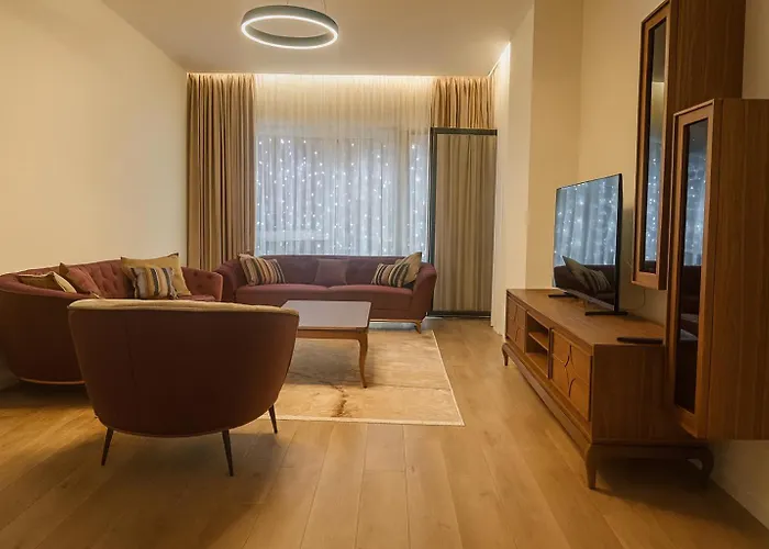 Emerald Luxury 2 Bedroom, 2 Bathroom *