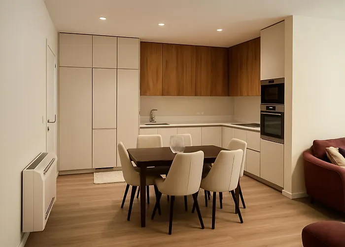 Emerald Luxury 2 Bedroom, 2 Bathroom