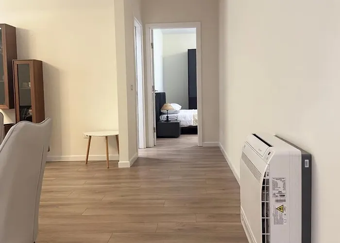 Emerald Luxury 2 Bedroom, 2 Bathroom Тирана