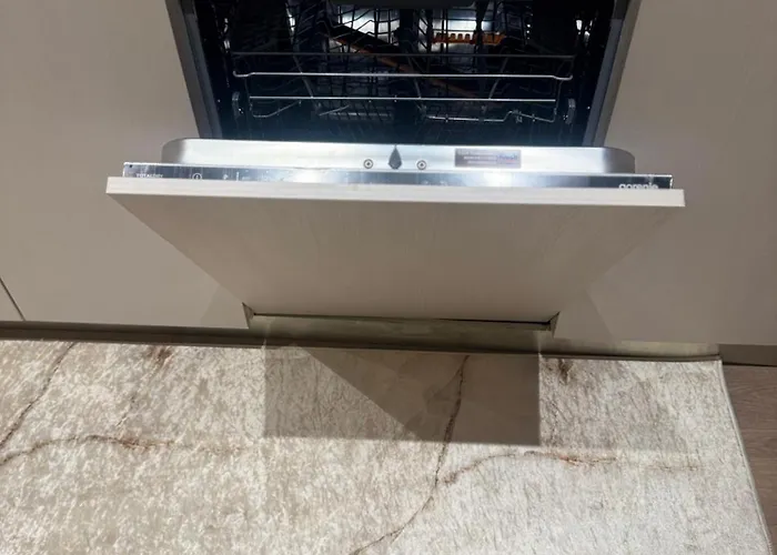 Emerald Luxury 2 Bedroom, 2 Bathroom * Тирана